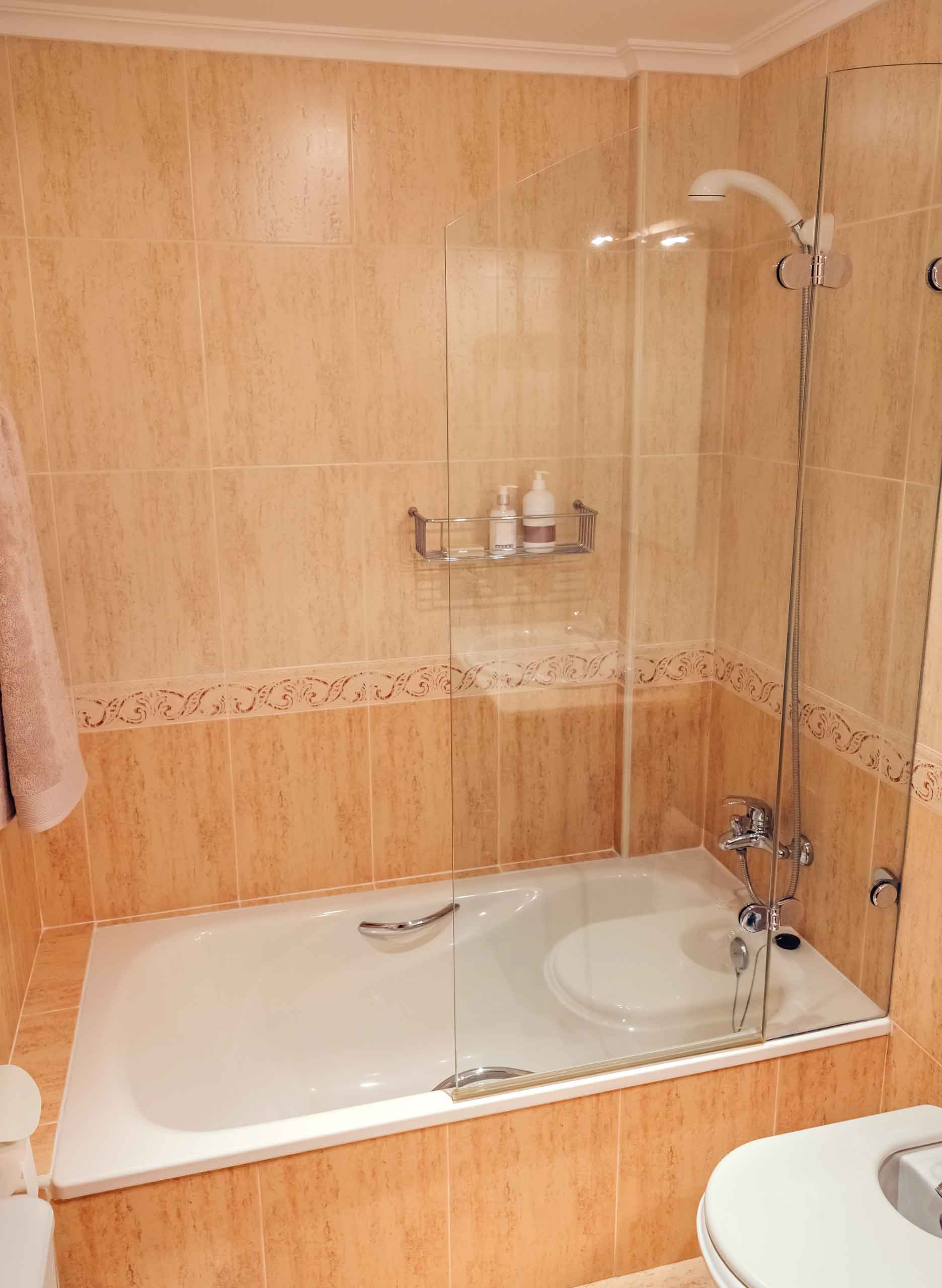 Shower screens